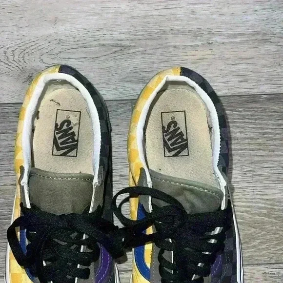 Vans - Picture 2 of 6